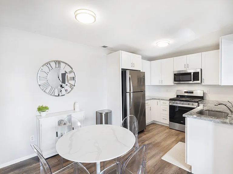 708 Tallwood Ln — Photo 10
