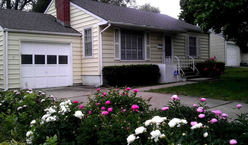 1st image of 427 W 87th St