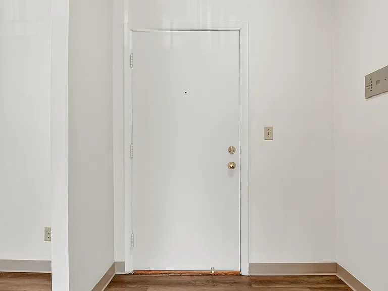 Taurus Apartments — Photo 12