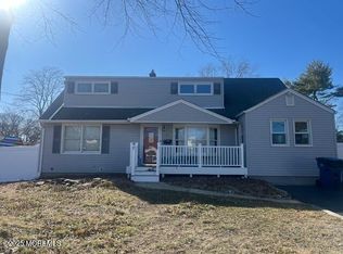 2 Lloyd Pl, Oakhurst, NJ 07755