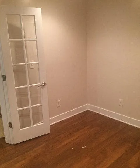 Den French door (left)