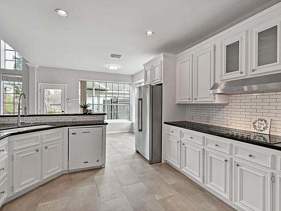 4th image of 1806 Brightlake Way