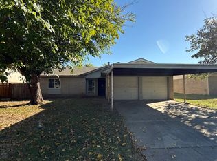 517 Fox Dr, Saginaw, TX 76179