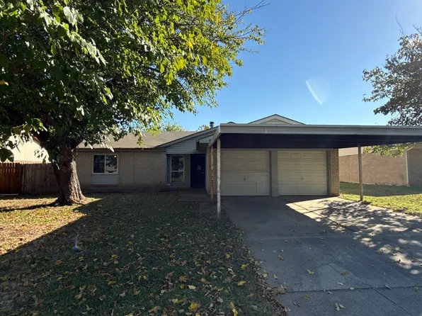 517 Fox Dr, Saginaw, TX 76179