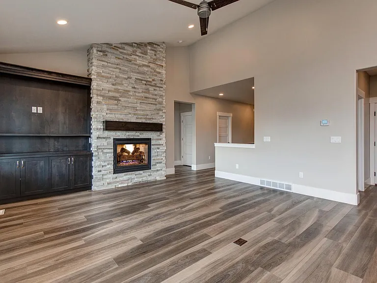 11091 N Shoreline Dr — Photo 2