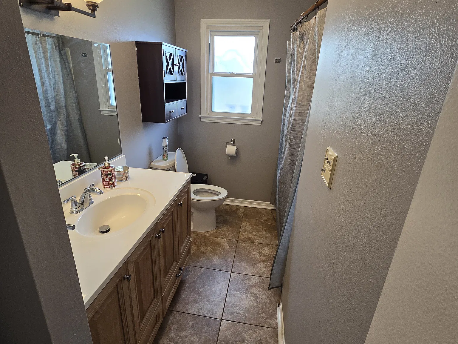 3 bed, 1200 sqft, $1,900 — Photo 4