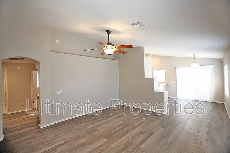 3 bed, 2.0 bath, 1520 sqft, $2,195 — Photo 2