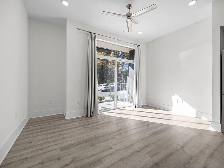 2441 Campus Shore Dr #109-A — Photo 1