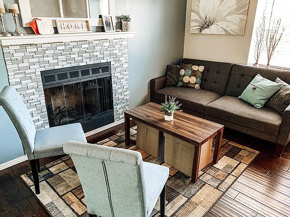 Living Room/Fireplace