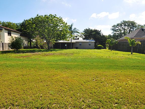 3rd image of 6482 Heckscher Dr