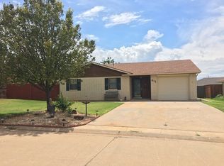 811 Lakeridge Dr, Woodward, OK 73801