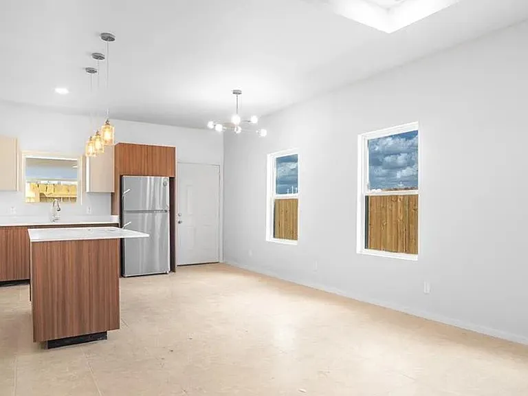 504 N Emerald Ave #1 — Photo 2