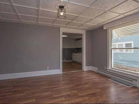 5th image of 202 Pearl St