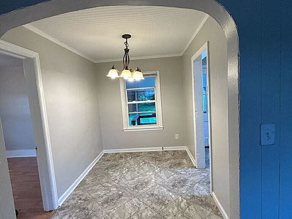 3rd image of 745 Queen Ave NW