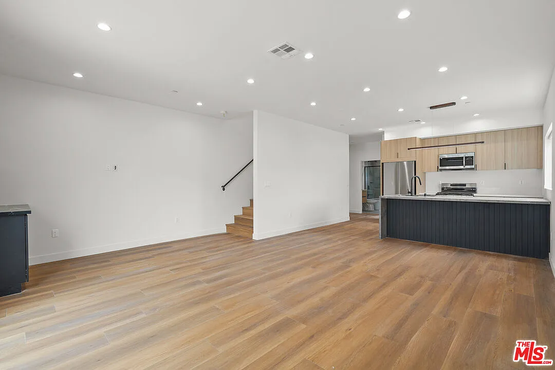4 bed, 3.0 bath, 1500 sqft, $4,499 — Photo 1