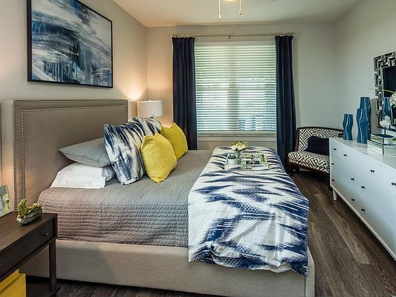 3rd image of 10603 Gandy Blvd N #101