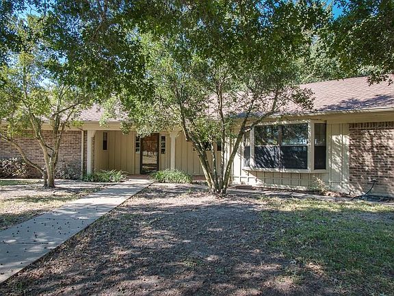 5th image of 3921 Lakeview Dr