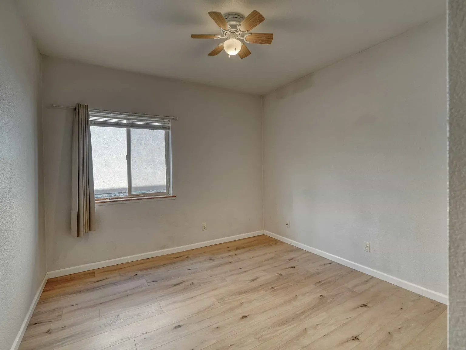 3 bed, 1553 sqft, $2,325 — Photo 3