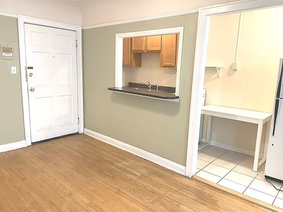4th image of 1527 N Marshall St APT 18