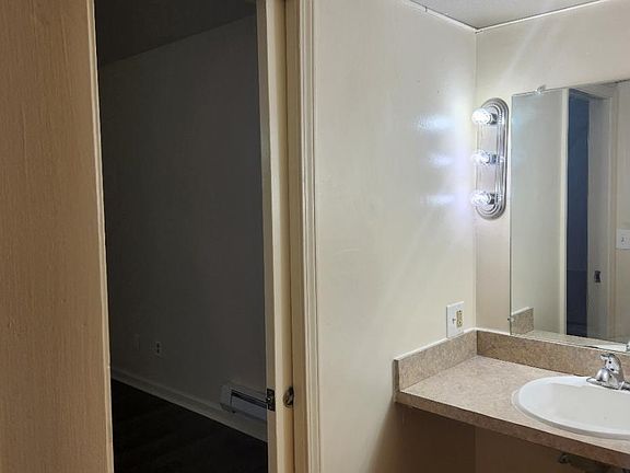 3rd image of 261 Meadowview Dr APT 6