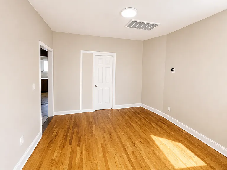 699 S 18th St #3 — Photo 9