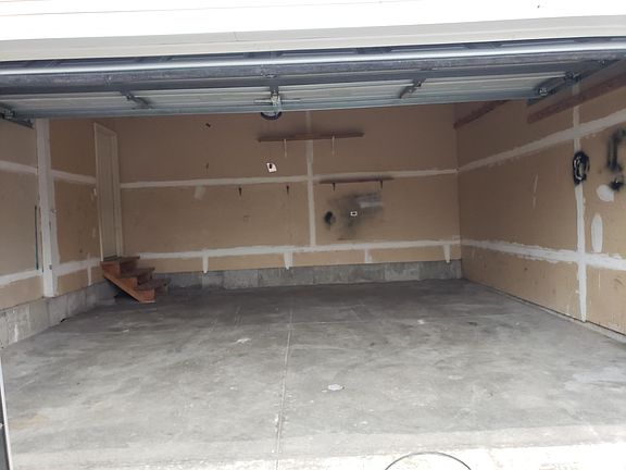 3rd image of 1042 Carter St