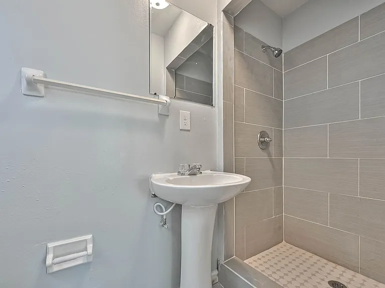 3918 Tavenor Ln — Photo 14