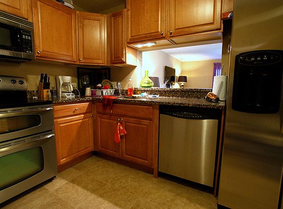 3rd image of 1265 N Sterling Ave Unit 101