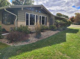 19053 Woodland Trl, Bloomington, IL 61705