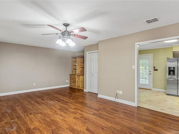 4th image of 924 Winter Garden Dr