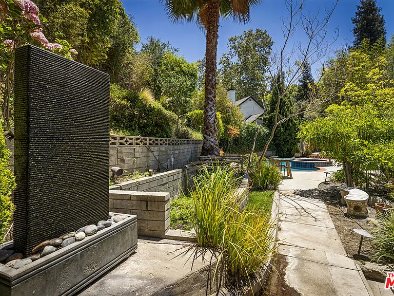 5749 Valley Oak Dr — Photo 34