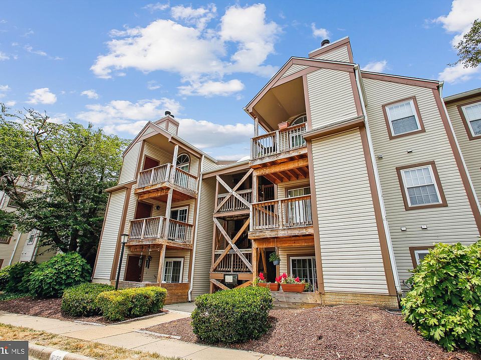 1st image of 6915 Victoria Dr Unit E