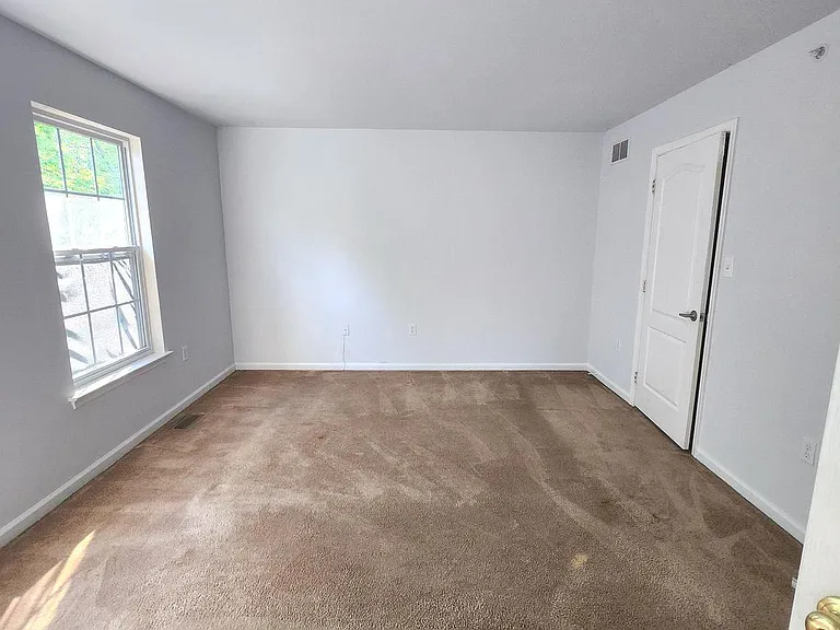 302 Hidden Dr — Photo 19