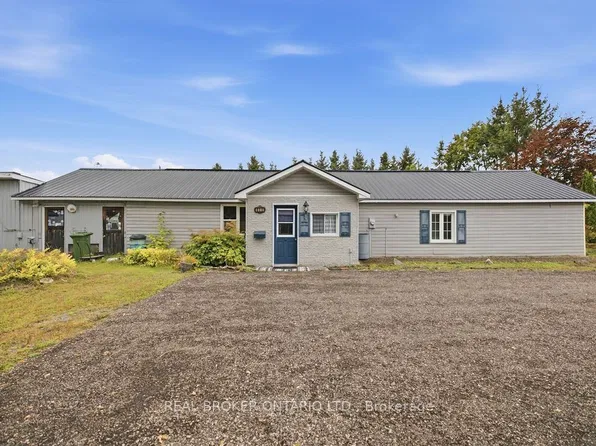 800 Pinegrove Cres, Petawawa, ON K8A 7E5