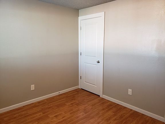 5th image of 3623 47th Ave NE APT D