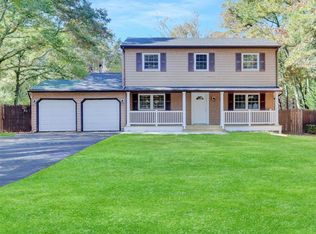 6 Timber Trail Ln, Medford, NY 11763