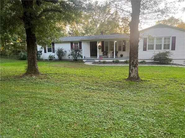 1092 Millsap Rd, Pinnacle, NC 27043