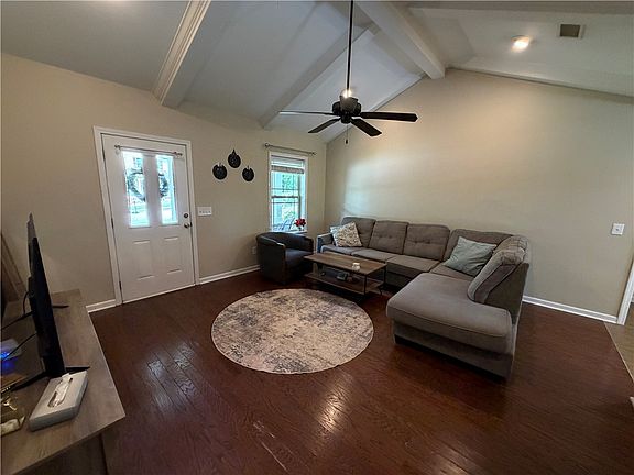3rd image of 851 Berkshire Ct