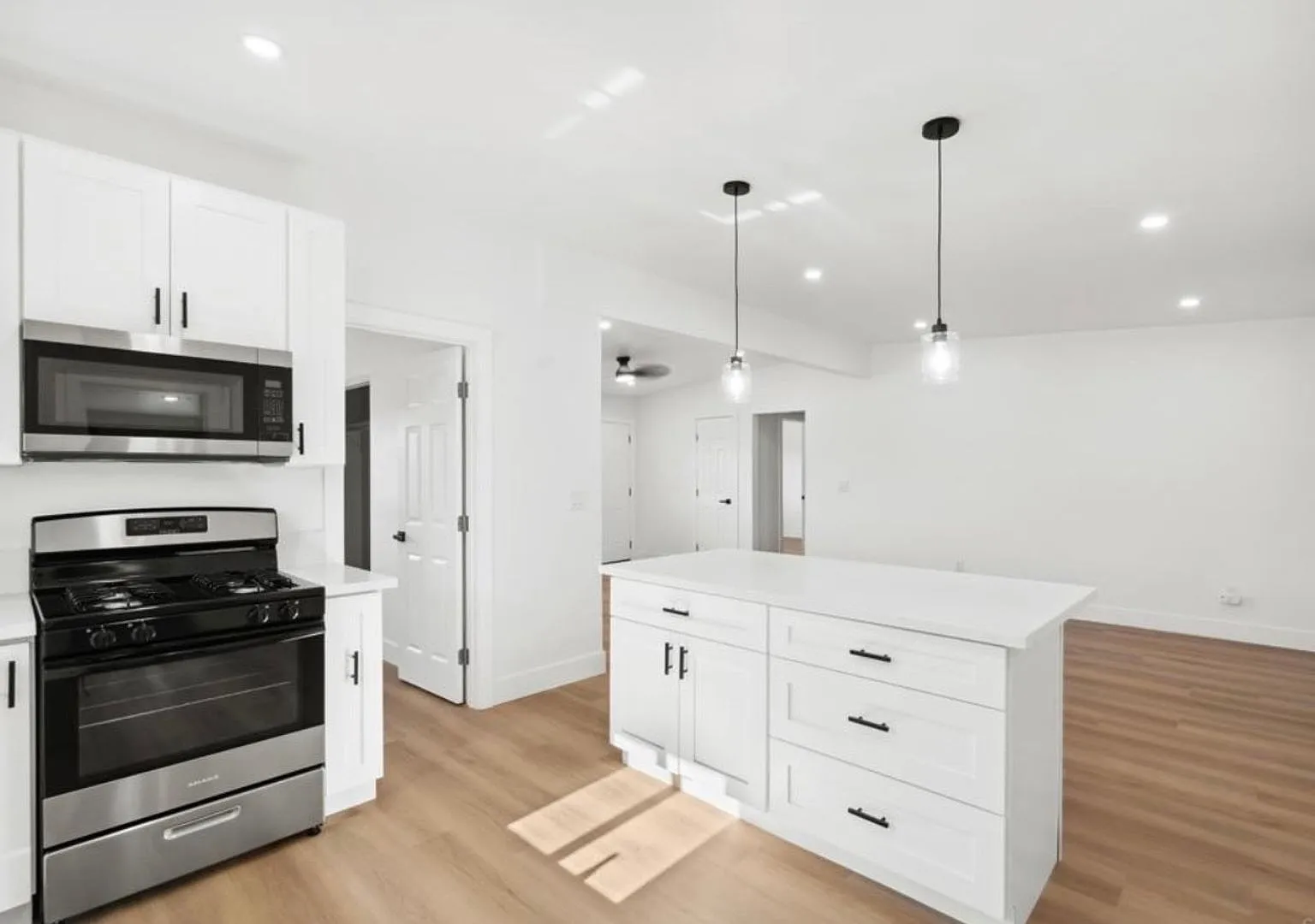 Spacious 5-bedroom Home near SDSU with detached ADU — Photo 4