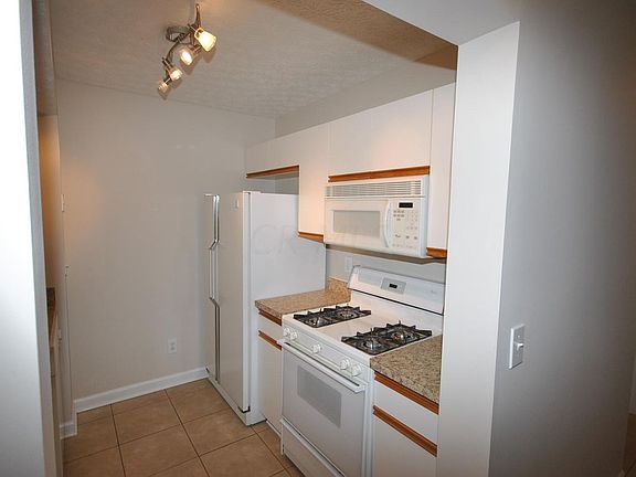 2nd image of 5707 Apricot Ln