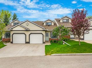 118 E Somervale Point SW, Calgary, AB T2Y3K4