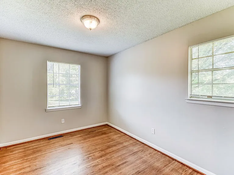 5114 Meadows Dr — Photo 12
