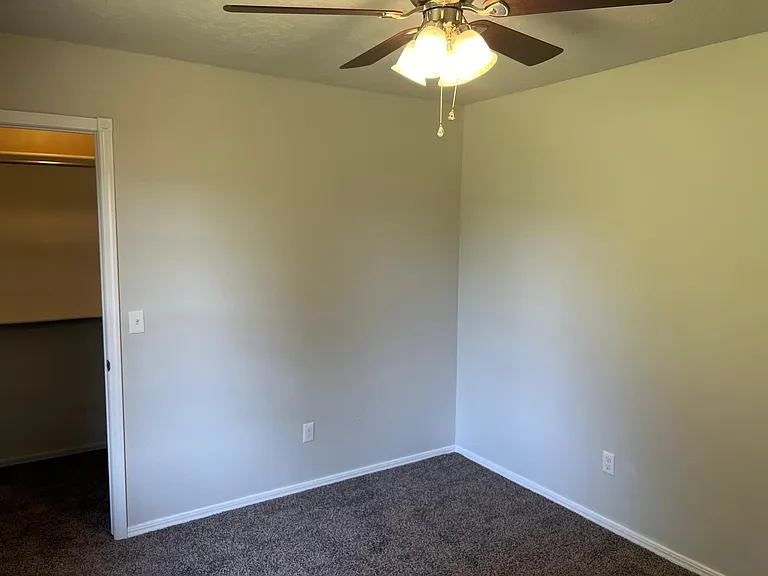 801 Wendy Ln — Photo 10