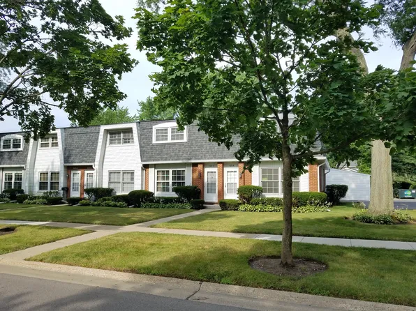 825 Country Club Dr APT A, Libertyville, IL 60048