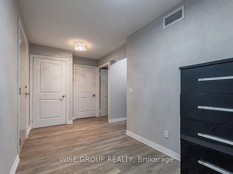 30 Meadowglen Pl N #1403 — Photo 10