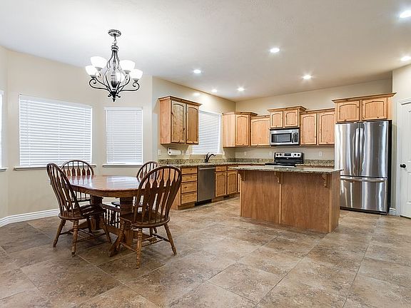 3rd image of 4056 W Cypress