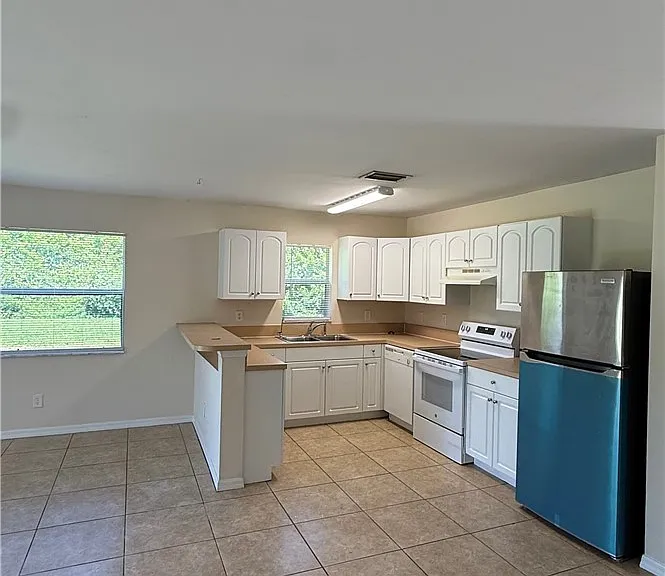 202 Hightower Ave S — Photo 2