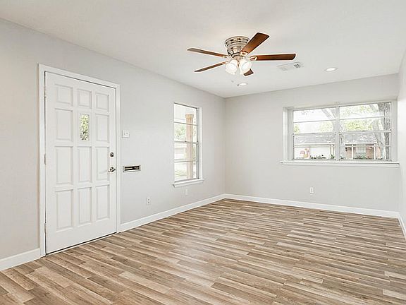 3rd image of 1125 Ellen Dr