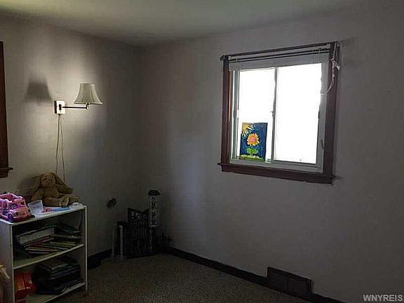 4th image of 161 Fontaine Dr