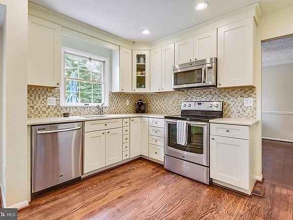 3rd image of 266 Michener Ct W